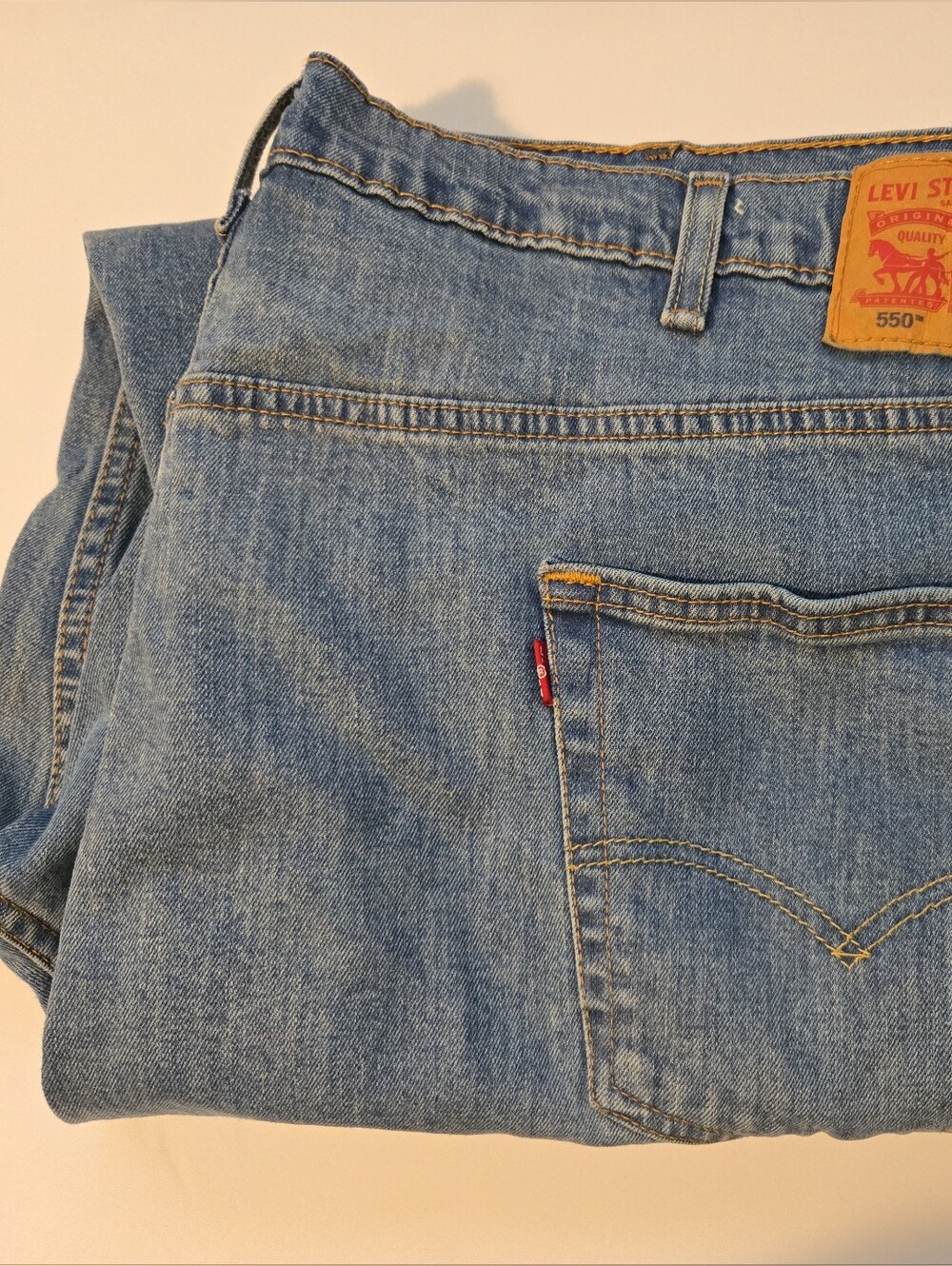 Levis Men's 48x32 Relaxed Straight Blue Denim Jeans. Big & Tall 550